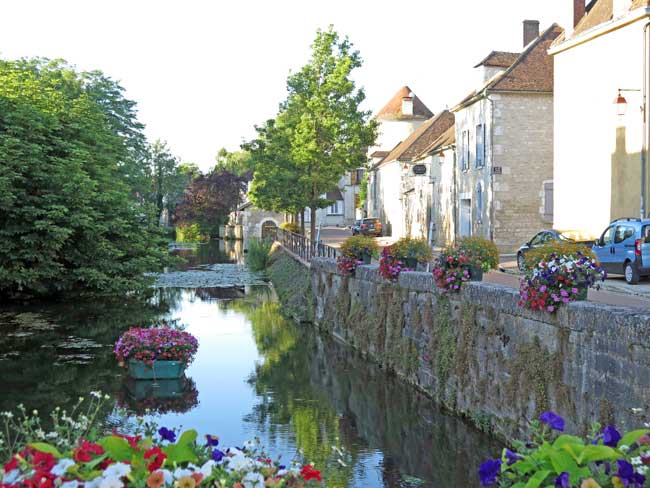 Walking in France: The Serein river, Chablis