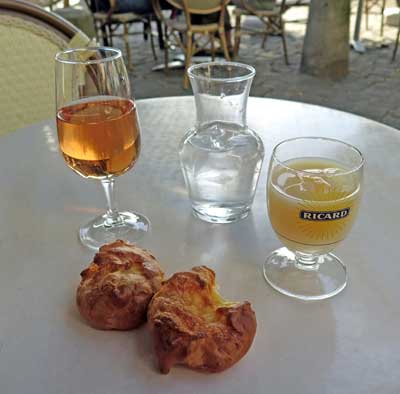Walking in France: Apéros with choux pastry puffs, Place des Cordeliers, Auxerre