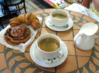 Walking in France: Early breakfast