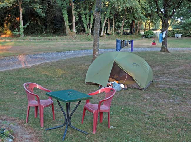 Walking in France: Fully installed at the beautiful Camping Paradis de la Nature, la Chapelle-d'Angillon