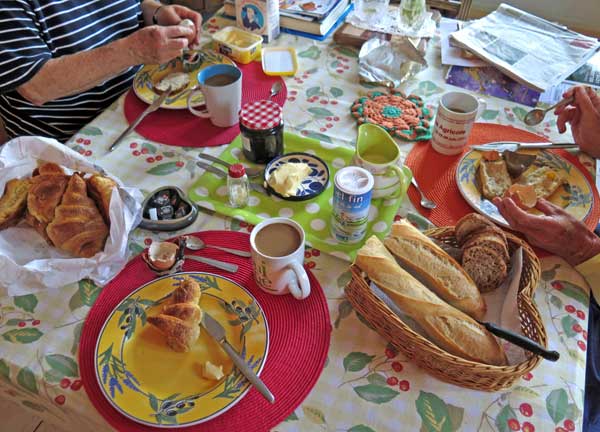 Walking in France: An impressive breakfast at Heidrun's