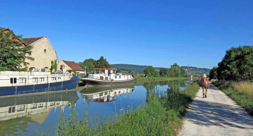 Walking in France: The canal port at Venarey