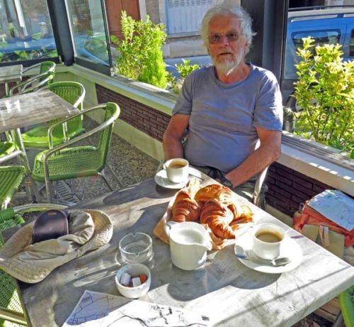 Walking in France: Breakfast in the Chablis Bar