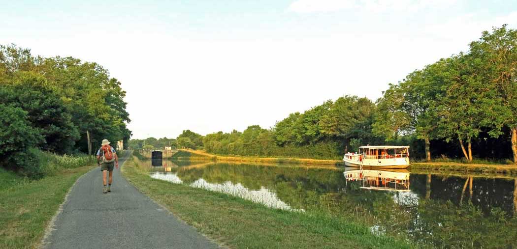 Walking in France: Early morning on the Canal of Briare
