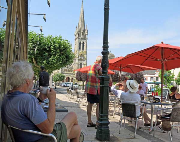 Walking in France: Out of the scorching heat in Briare