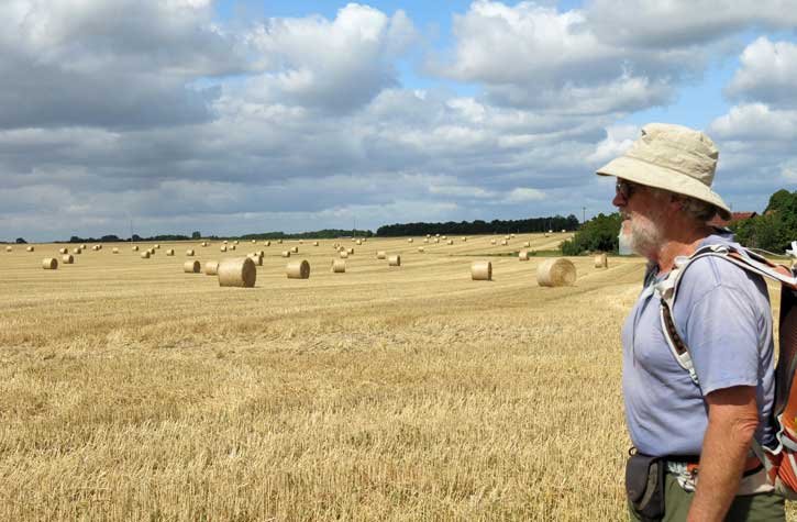 Walking in France: Hay bales near Bréand