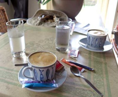 Walking in France: Morning coffees at la Marine, Baye