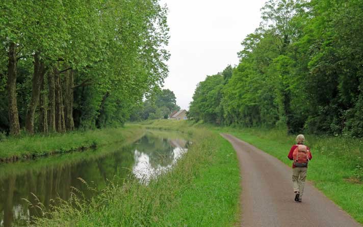 Walking in France: Near Panneçot, Canal du Nivernais