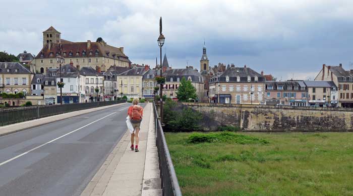 Walking in France: Crossing the old Loire at Decize
