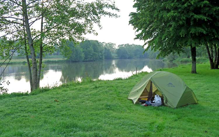 Walking in France: Camping beside the Vieille Loire