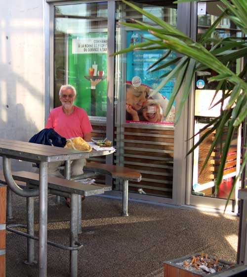 Walking in France: A foreigner in McDonald’s, Neydens