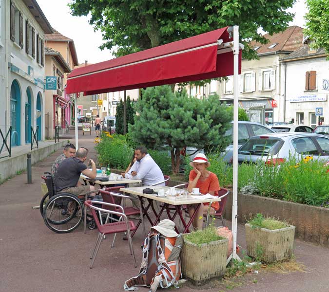 Walking in France: Coffee stop in les Abrets