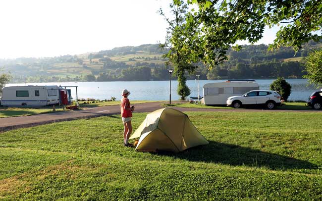 Walking in France: A beautiful start to the day, Paladru camping ground