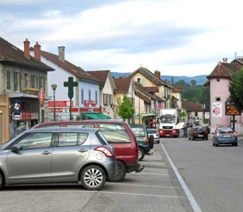 Walking in France: Frangy's centre ville