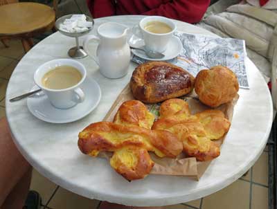 Walking in France: A lovely second breakfast