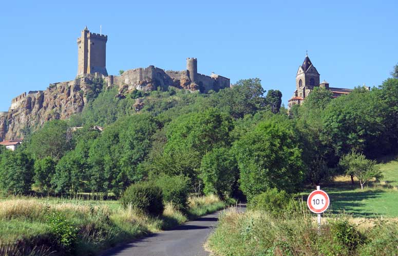 Walking in France: Leaving Polignac and about to make a decision
