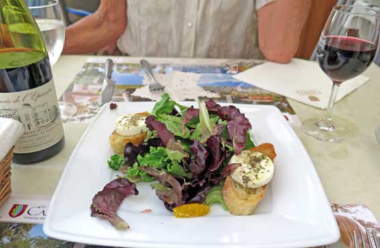 Walking in France: Salade de chèvre chaud to share for starters