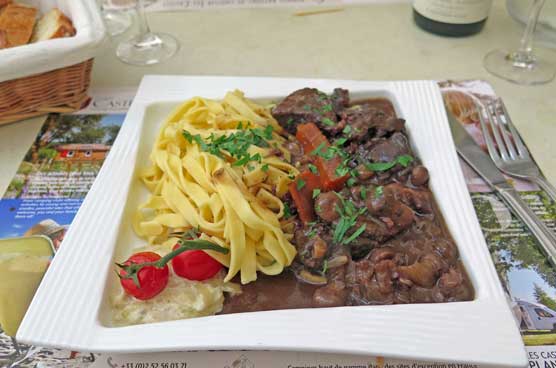 Walking in France: An excellent boeuf Bourgignon