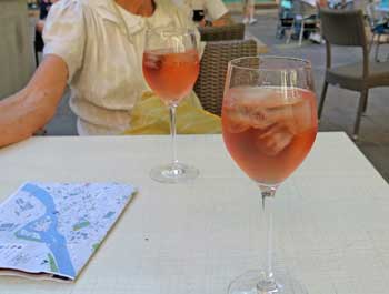 Walking in France: Two large cleansing glasses of rosé