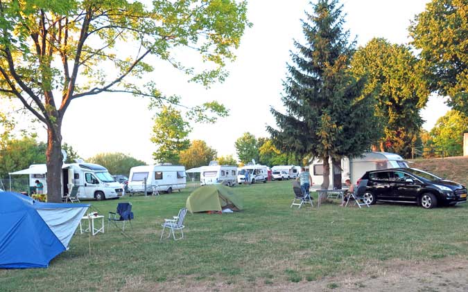 Walking in France: In the late afternoon, it finally started to cool down, Chalon-sur-Saône camping ground