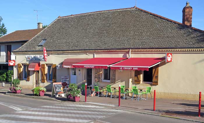 Walking in France: A pleasant coffee stop in Crissey