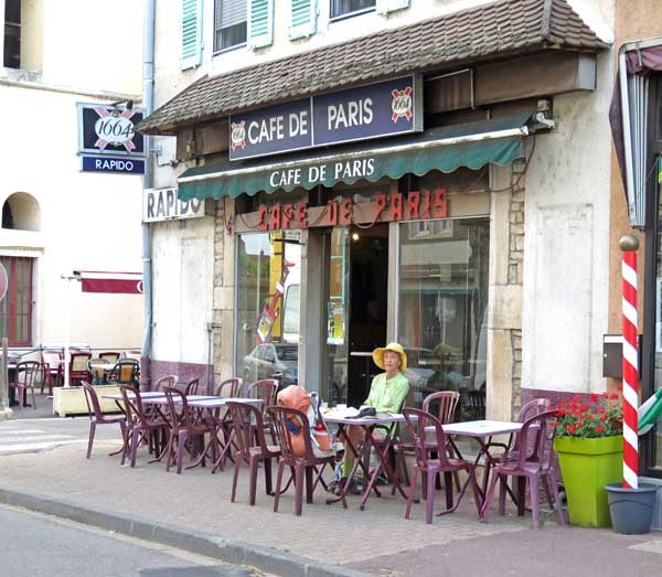 Walking in France: The Café de Paris