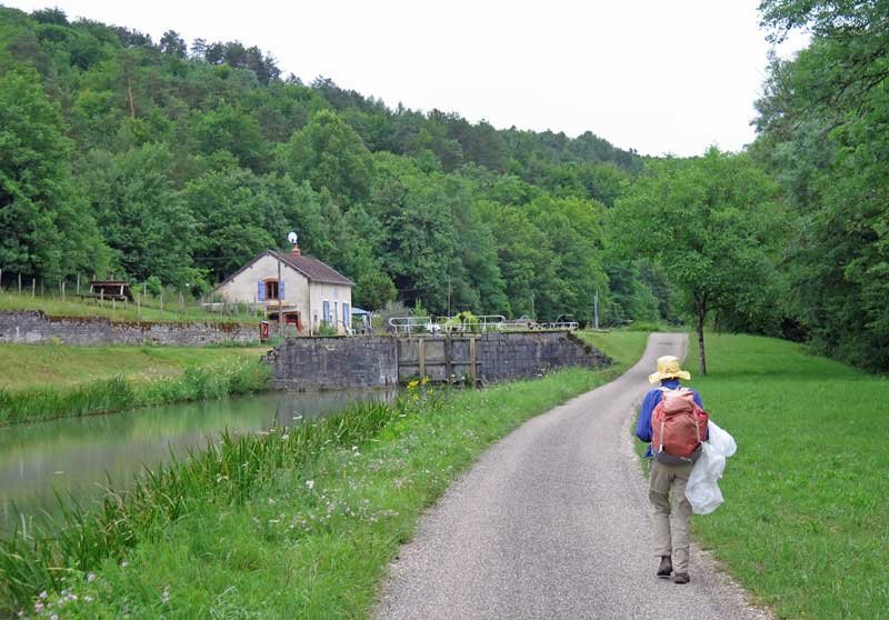 Walking in France: Threatening weather at the lock of St-Thaux, Canal de Bourgogne