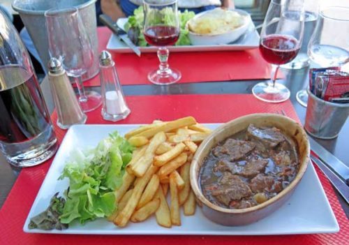 Walking in France: ....boeuf bourguignon with chips