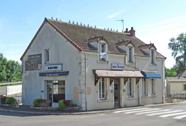 Walking in France: The dead bar in Vendenesse-sur-Arroux