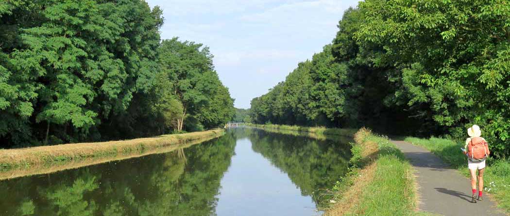 Walking in France: Beside the Lateral Canal of the Loire