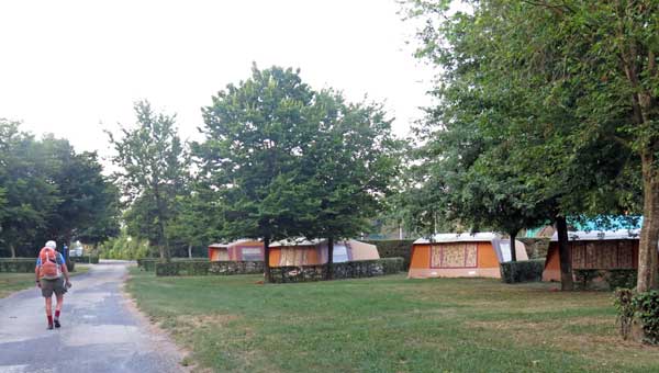 Walking in France: Early departure from Montrevel-en-Bresse camping ground