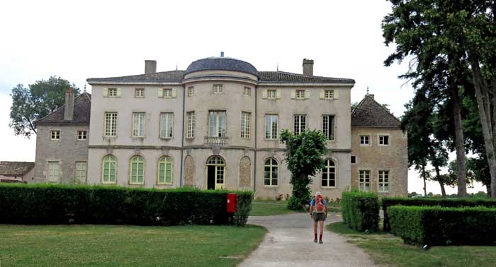Walking in France: Leaving the Château de l’Epervière's camping ground