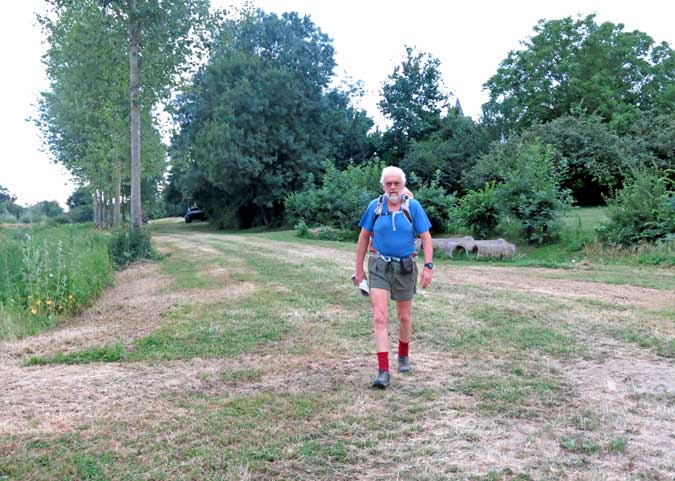 Walking in France: Departing Gigny-sur-Saône
