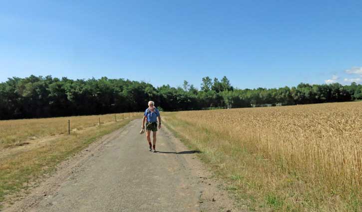 Walking in France: Getting hot on the way to St-Marcel