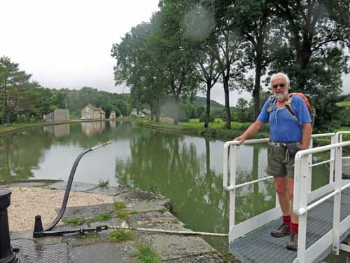 Walking in France: Arriving at the Pont d’Ouche
