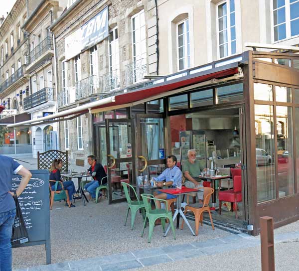 Walking in France: Brasserie du Commerce, Autun