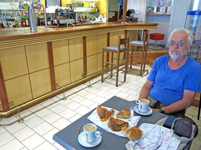 Walking in France: Breakfast at la Crémaillère, Toulon-sur-Arroux