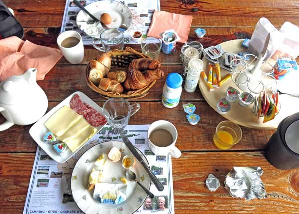 Walking in France: A very fine Dutch breakfast