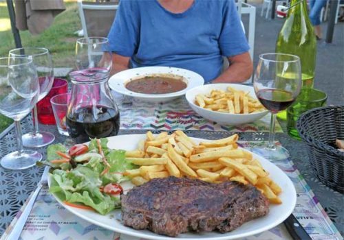 Walking in France: Followed by steak and a soupy, but good, boeuf bourguignon for mains