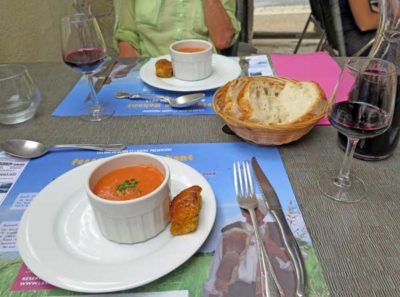 Walking in France: An unseemly rush to food, le Relais du Facteur, Sainte-Sévère-sur-Indre
