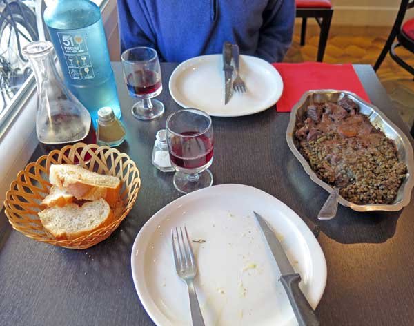 Walking in France: Mains, a dark, unattractive combination of boeuf bourguignon with le Puy lentils