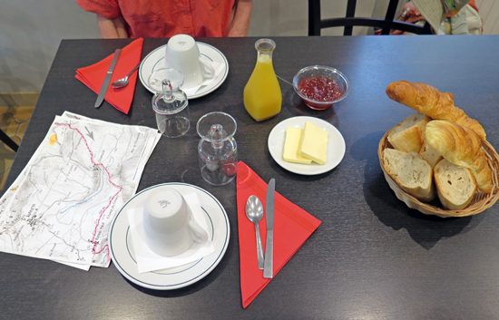 Walking in France: Hotel breakfast, Siaugues-St-Romain