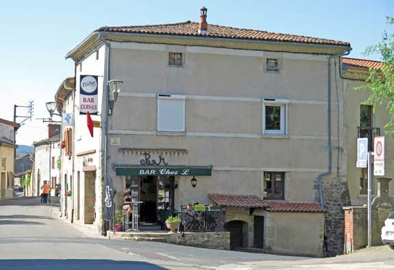 Walking in France: Ravel's functioning, and very friendly, bar