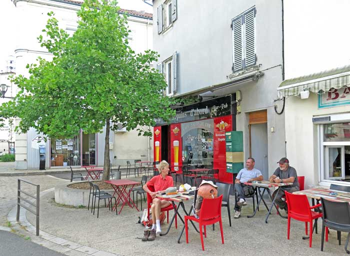 Walking in France: Chatting with some locals in Lezoux