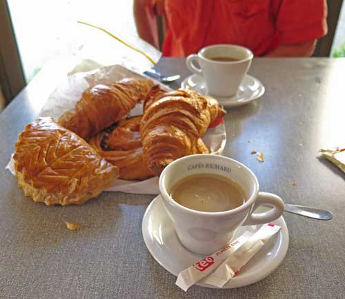Walking in France: Second breakfast in the hotel bar