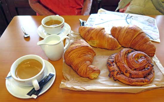 Walking in France: A delicious breakfast