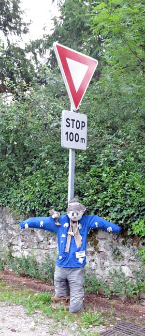Walking in France: Scarecrow at the entrance to Verneuil-en-Bourbonnais