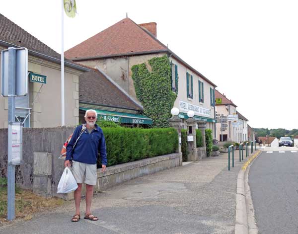 Walking in France: Waiting for an unconventional form of transport