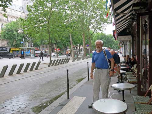 Walking in France: On the Boulevard Magenta