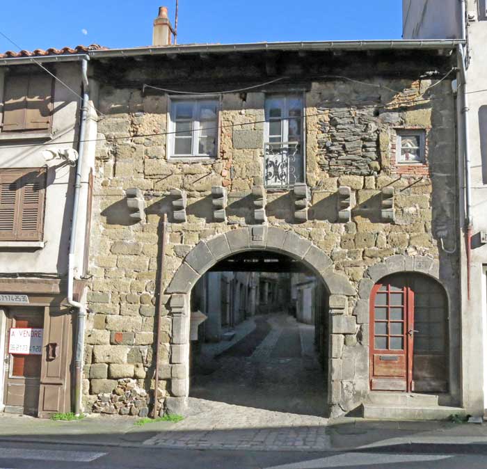 Walking in France: In the old part of Langeac
